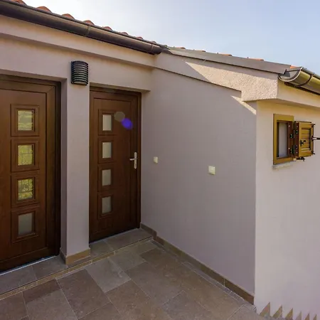 Mit Panoramablick Aufs By Interhome