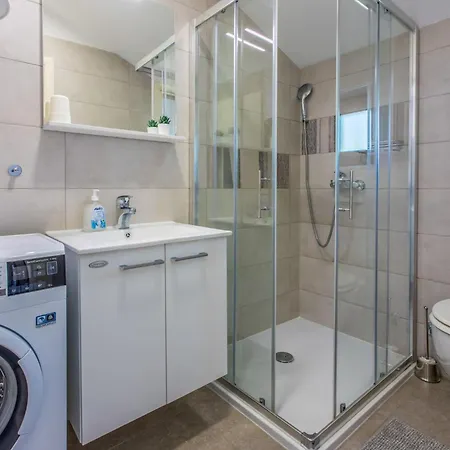 Mit Panoramablick Aufs By Interhome